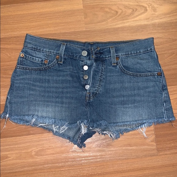 ⚡️SALE⚡️Button Fly Levi’s Shorts - Picture 1 of 3